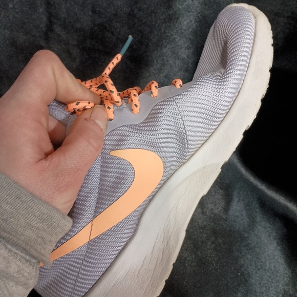 Nike Women's Gray and Orange Sneakers - Picture 11 of 11